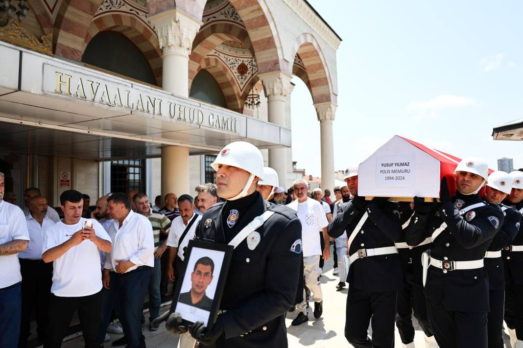 Konya’daki kazada can veren polis memuru Yusuf Yılmaz ve eşine acı veda 10